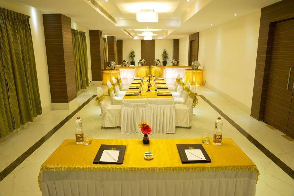 Poppys Hotel Madurai Exteriör bild